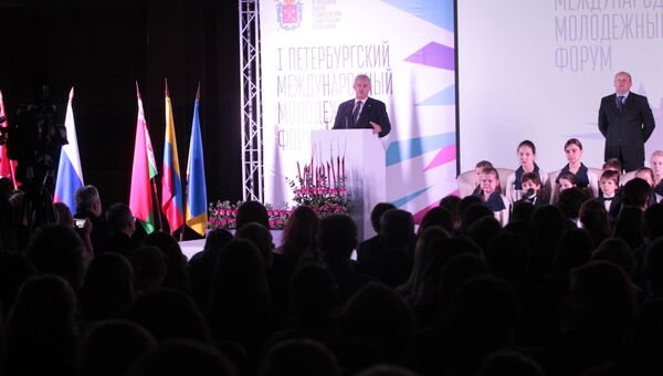 На первом международном молодежном форуме в Петербурге. Фото с места события