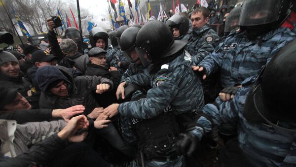 Столкновения сторонников евроинтеграции с милицией в Киеве. Фото с места события
