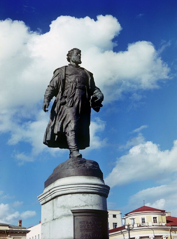 Памятник русскому путешественнику Афанасию Никитину в Твери 