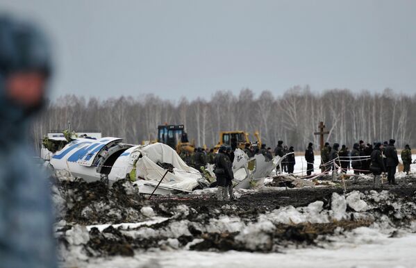 Родственники погибших в результате крушения самолета ATR-72 под Тюменью