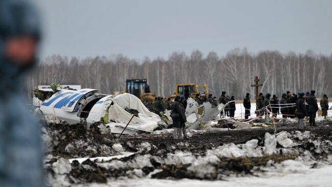 Родственники погибших в результате крушения самолета ATR-72 под Тюменью