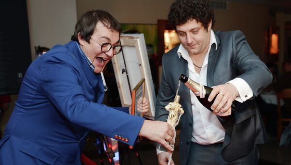 Телеведущий Дмитрий Дибров и актер Михаил Полицеймако на церемонии вручения Ежегодной премии Светский журналист года – 2013