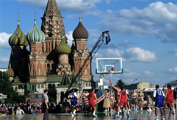 Баскетбольный матч между ветеранами НБА и звездами сборной СССР