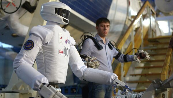Российского робота-космонавта продемонстрировали в ЦПК. Фото с места события