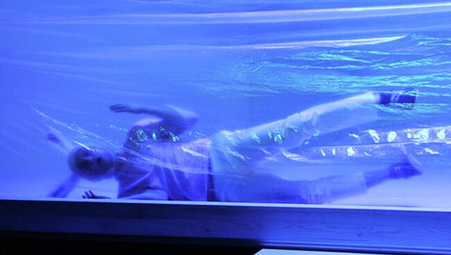 Сцена из спектакля Удивительное путешествие кролика Эдварда Сцена из спектакля Удивительное путешествие кролика Эдварда