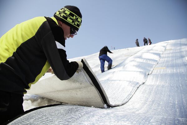 Консервация снега на склонах Роза Хутор к Олимпиаде в Сочи