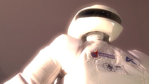Робот-космонавт орудовал дрелью и пинцетом на испытаниях в Подмосковье