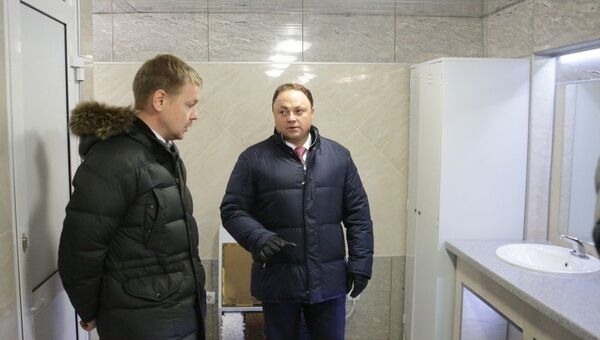 Мэр Владивостока в общественном туалете во Владивостоке