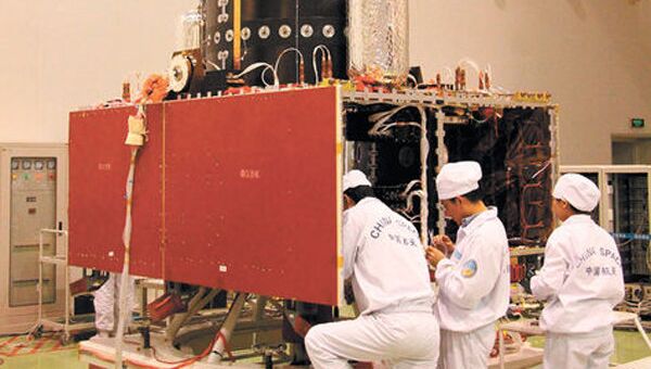 Китайские техники работают со спутником Тупак Катари в Боливии