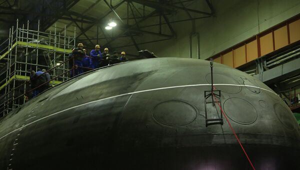 Дизель-электрическая подводная лодка Новороссийск во время церемонии спуска на воду. Архивное фото