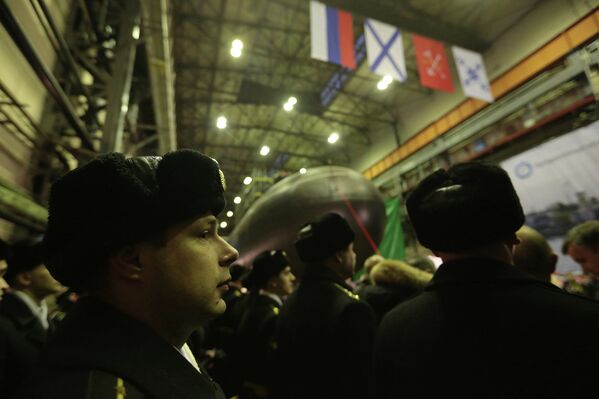 Дизель-электрическая подводная лодка Новороссийск во время церемонии спуска на воду