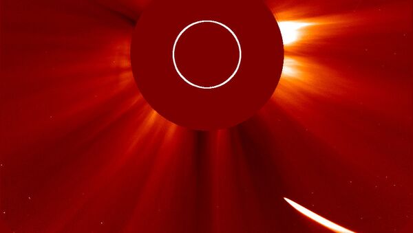 Комета ISON в поле зрения коронографа LASCO C2 космической солнечной обсерватории SOHO