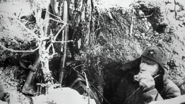 Боец Красной Армии в окопе во время советско-финской войны