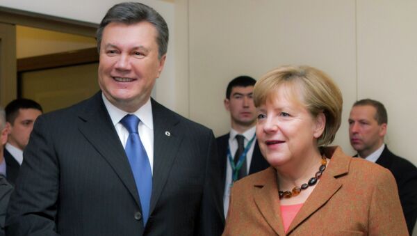 Виктор Янукович и Ангела Меркель на саммите в Вильнюсе