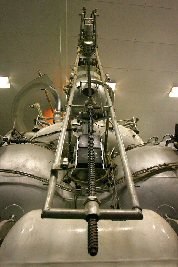 Буровое устройство космического аппарата Луна-24, который позволил пробурить скважину глубиной 2,25 метра и поднять 170 граммов лунного грунта с глубины около двух метров.