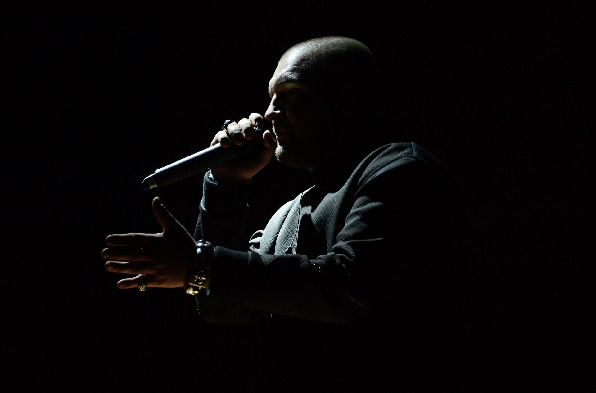 Исполнитель Василий Вакуленко на презентации фильма Газгольдер Исполнитель Василий Вакуленко на презентации фильма Газгольдер - РИА Новости, 1920, 21.08.2025