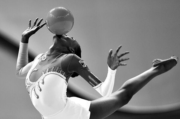 Фотография Владимира Песни из серии 3G:Graphics, Grace, Gymnastics