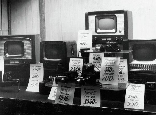 Продажа телевизоров и фотоаппаратов в ГУМе