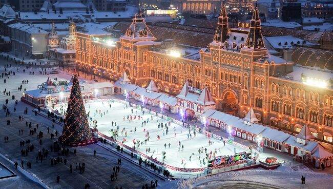 Каток перед ГУМом