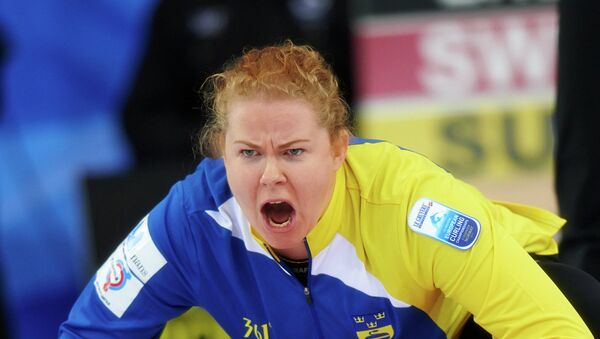 Маргарета Сигфридссон (Швеция) в полуфинальном матче ЧЕ по керлингу. Фото с места события