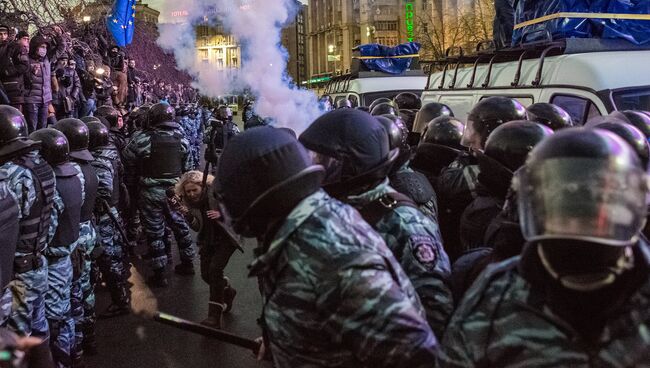 Полиция вытеснила митингующих с площади Независимости. Фото с места события