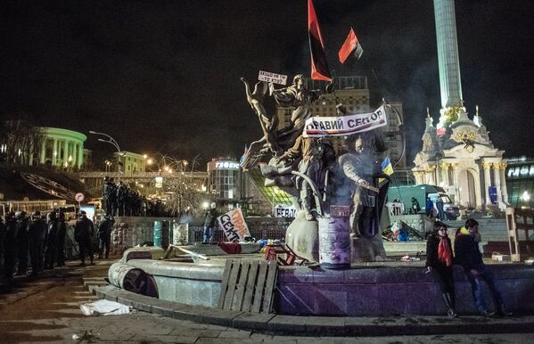 Площадь Независимости в Киеве после разгона палаточного лагеря сторонников евроинтеграции