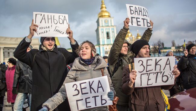 Участники акции в поддержку евроинтеграции Украины собрались на Михайловской площади в Киеве