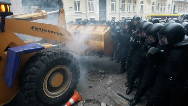 Бульдозер, который захватили сторонники евроинтеграции в Киеве
