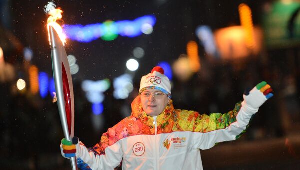 Факелоносец Максим Ведяшкин во время эстафеты Олимпийского огня в Томске