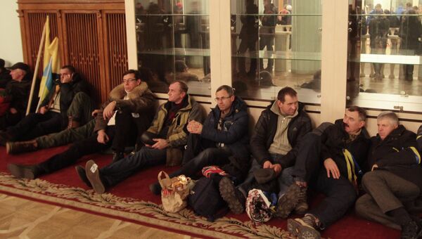 Участники акций сторонников евроинтеграции в захваченном здании киевской городской Рады. Архивное фото