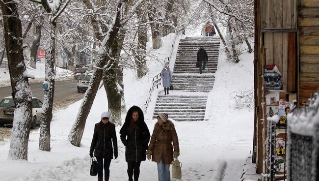 Горожане на улице Томска