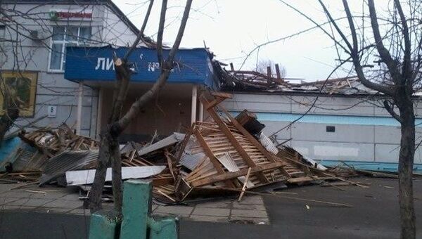 Разрушение в Красноярске после сильного ветра