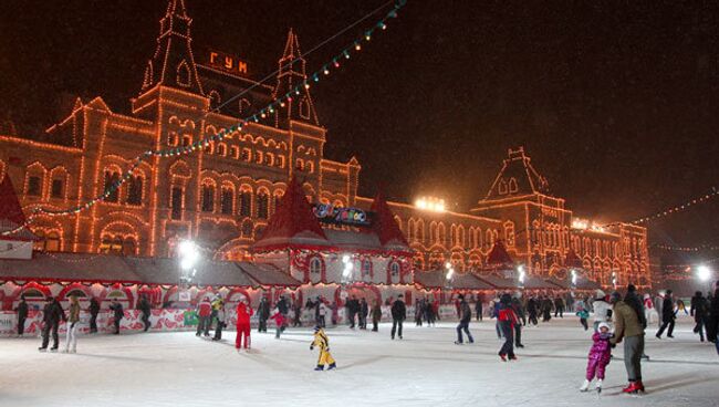 Каток перед ГУМом. Архивное фото