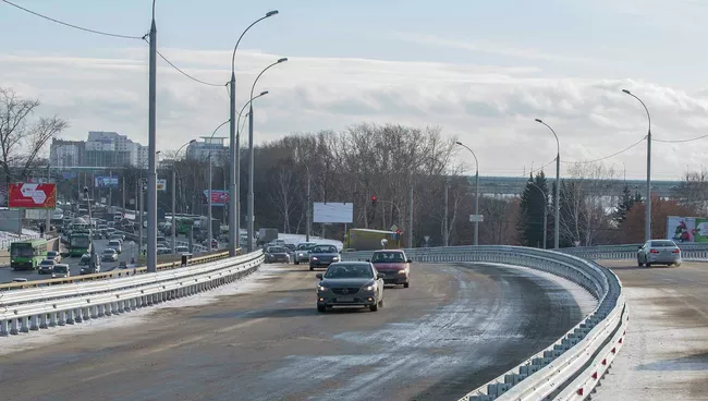 Движение по развязке на Южной площади