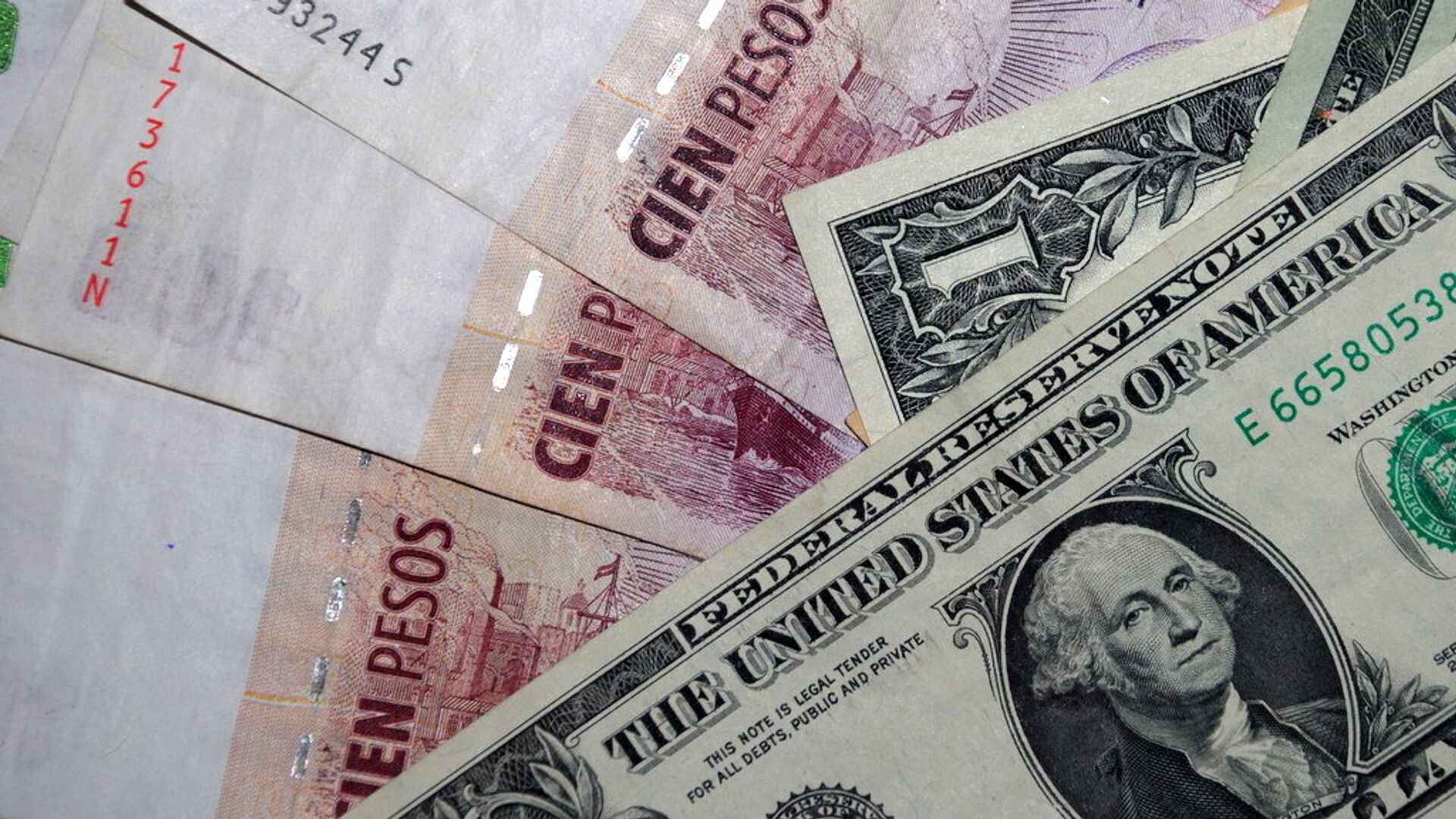 Власти Аргентины ввели налог на покупку гражданами иностранной валюты - РИА Новости, 1920, 22.07.2022