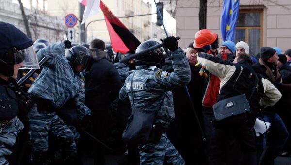 Столкновения с полицией сторонников евроинтеграции Украины в Киеве