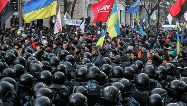 Сторонники евроинтеграции Украины у здания Верховной Рады в Киеве