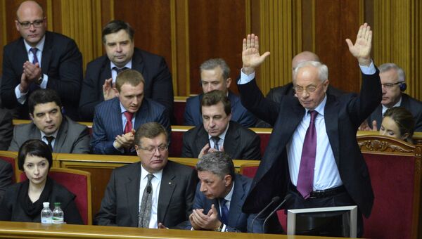 Премьер-министр Украины Николай Азаров (справа) на заседании Верховной Рады Украины