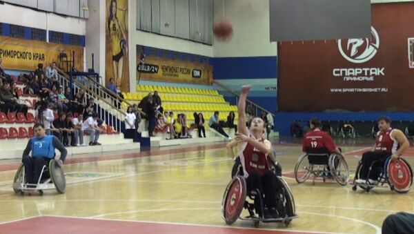 Консул США сыграл в баскетбол с инвалидами во Владивостоке