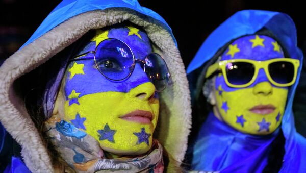 Акции сторонников евроинтеграции Украины на площади Независимости в Киеве