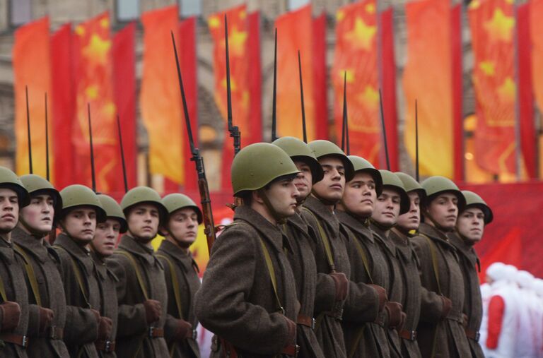 Торжественный марш, посвященный 72-й годовщине парада 1941 года Торжественный марш, посвященный 72-й годовщине парада 1941 года