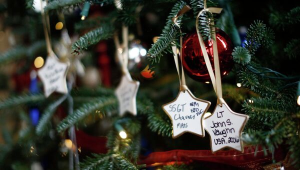 Украшения на одной из рождественских елок в Белом доме