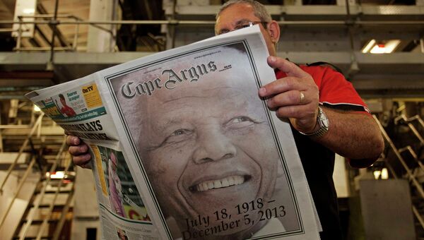 Сообщение в СМИ о смерти Нельсона Манделы, архивное фото