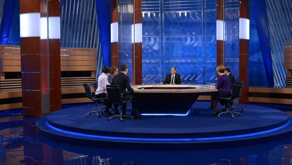 Д.Медведев дает интервью журналистам основных телеканалов, фото с места события
