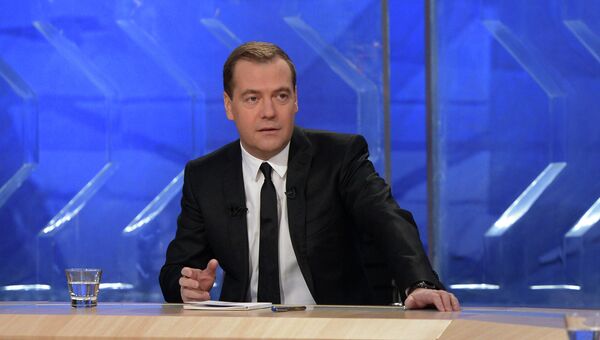 Д.Медведев дает интервью журналистам основных телеканалов