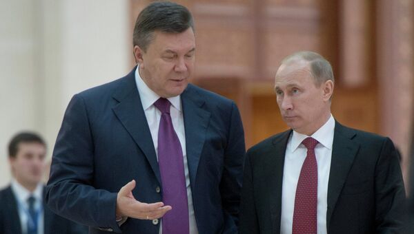 Президент России Владимир Путин (справа) и президент Украины Виктор Янукович, архивное фото