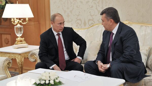Президент России Владимир Путин и президент Украины Виктор Янукович, архивное фото