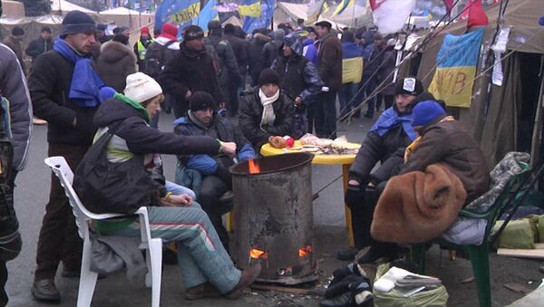 Украинцы пели песни и грелись у костра на народном вече в Киеве