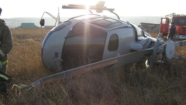 На месте падения вертолета АС-350 в городе Ужур Красноярского края