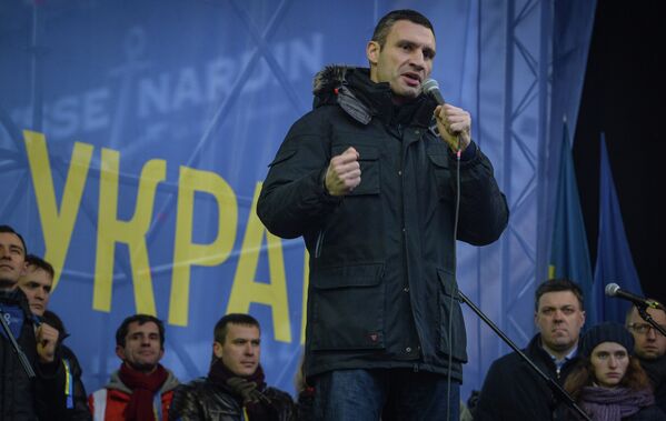 Лидер партии УДАР, боксер Виталий Кличко на митинге сторонников евроинтеграции Украины на площади Независимости в Киеве
